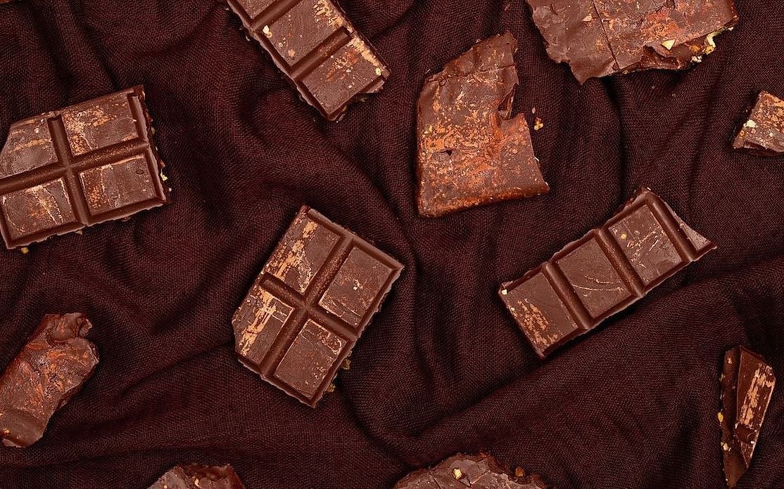 Bombones de chocolate con decoración de café