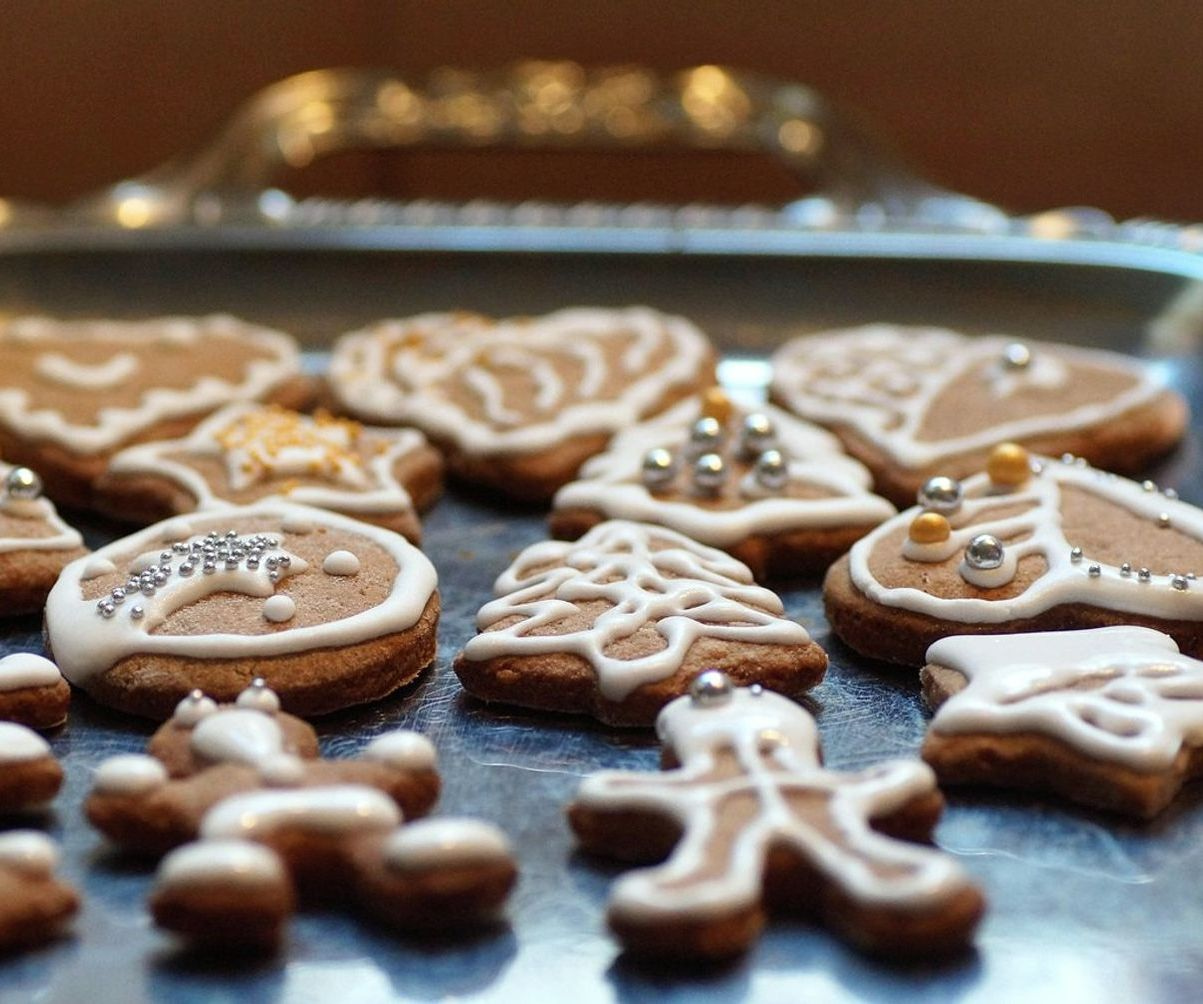Vitrinas llenas de caramelos y chocolates artesanales